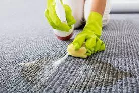 rengöra fettfläckar på mattan